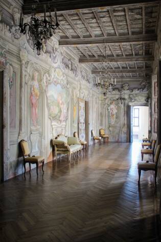 La galleria affrescata del piano nobiliare