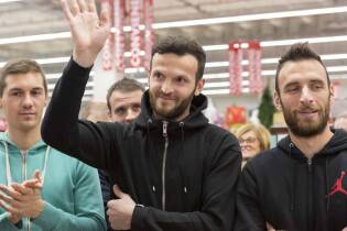 La U.S. Cremonese all'ipercoop di CremonaPo (1)