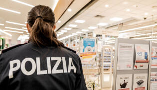 Polizia di Stato all'Ipercoop PiazzaLodi di Milano