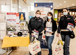Polizia di Stato all'Ipercoop PiazzaLodi di Milano