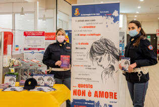 Polizia di Stato all'Ipercoop PiazzaLodi di Milano