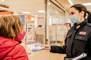 Polizia di Stato all'Ipercoop PiazzaLodi di Milano