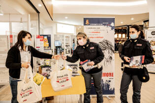 Polizia di Stato all'Ipercoop PiazzaLodi di Milano