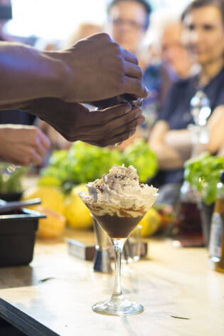 Showcooking Solidal con Tessa Gelisio e i barman acrobatici della Flair Academy al Gate - 15 luglio 2016