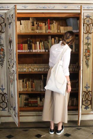 Sbirciando gli scaffali della libreria