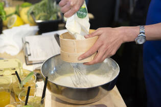 Showcooking Solidal con Tessa Gelisio e i barman acrobatici della Flair Academy al Gate - 15 luglio 2016