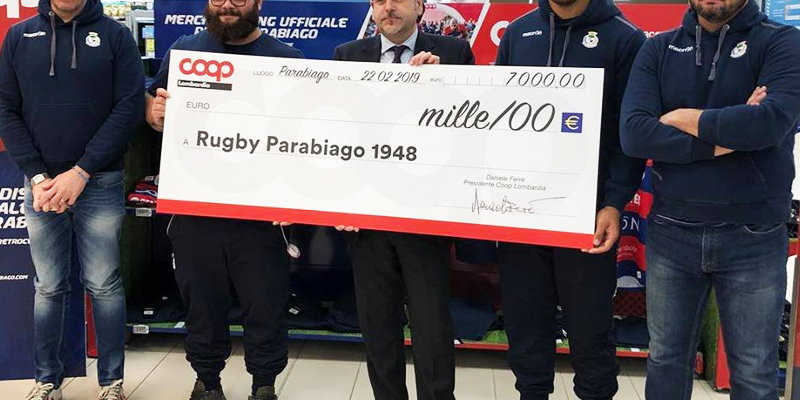 Nel negozio Coop di Parabiago inaugurato il corner del Rugby Parabiago