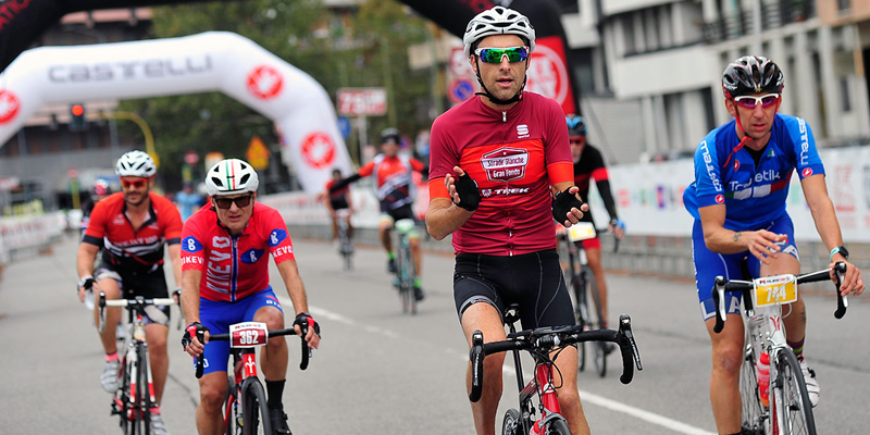 Deejay 100 la gara ciclistica per le strade di Milano