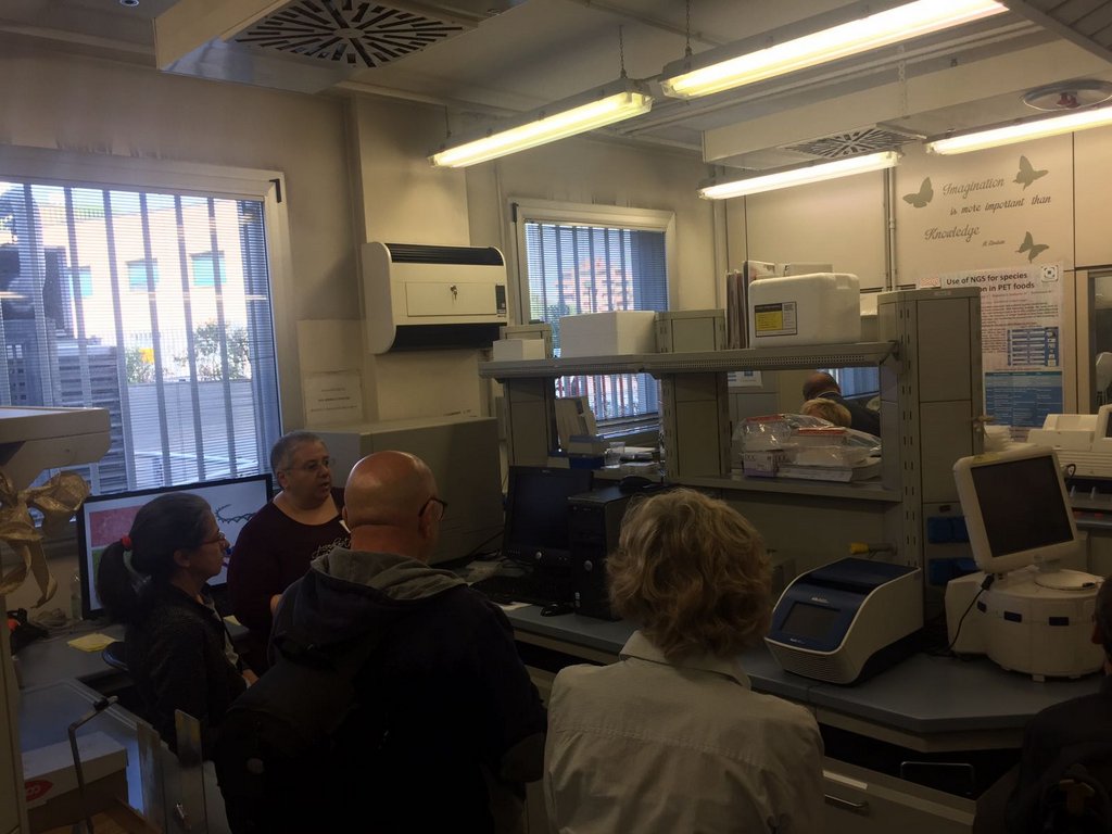 Visita al laboratorio d'analisi di coop Italia dei soci di Vignate e Bonola 11